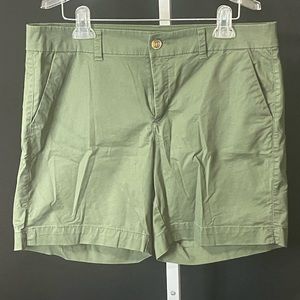 Size 12 Old Navy Everyday Short Mid-Rise olive Green shorts